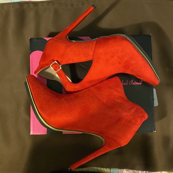 NEW MICHAEL ANTONIO RED LUXX MICROFIBER BOOTIE HEELS SIZE 10 - Picture 2 of 7